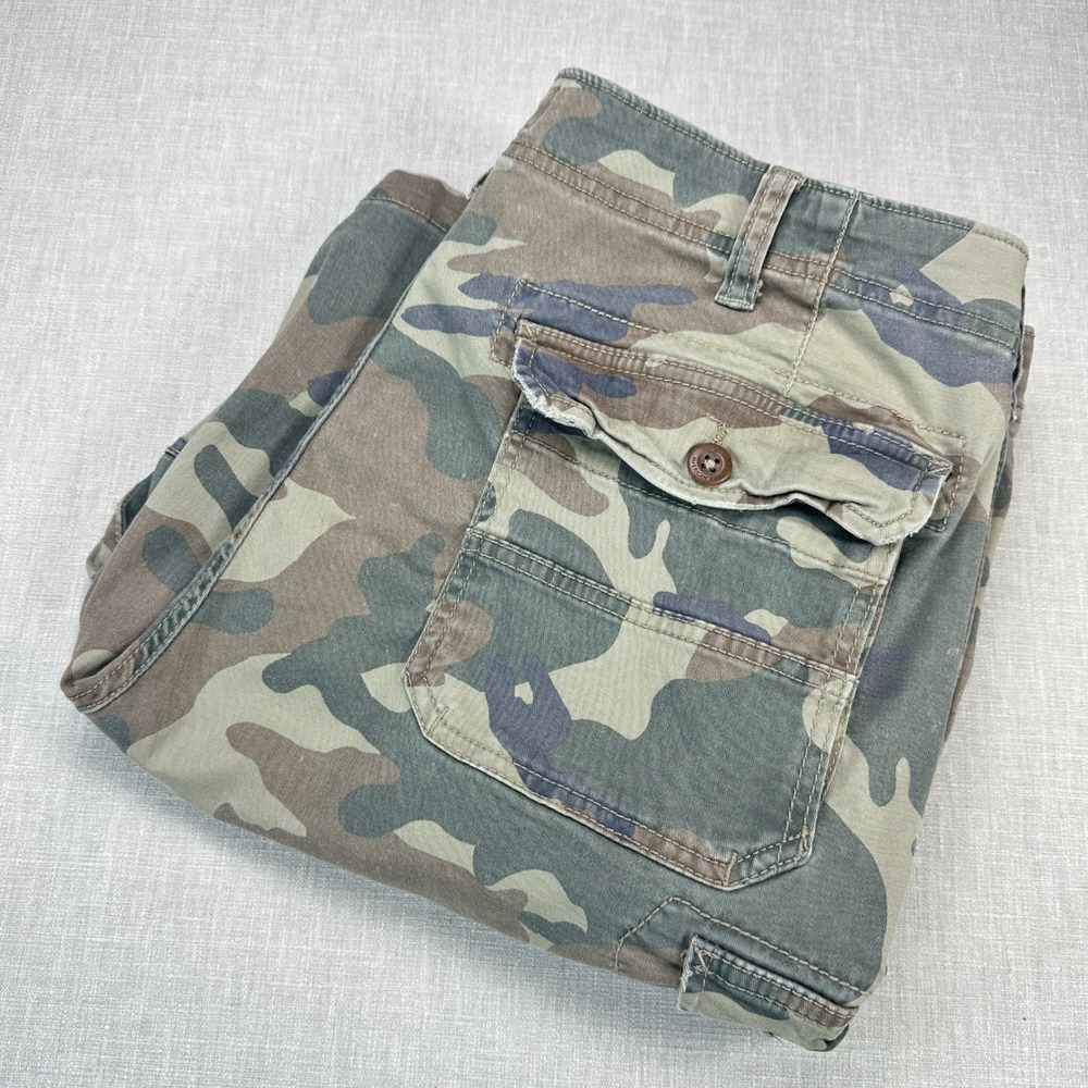 American Eagle Shorts Mens 38 Green Camo Extreme Flex Cargo Distressed Utility